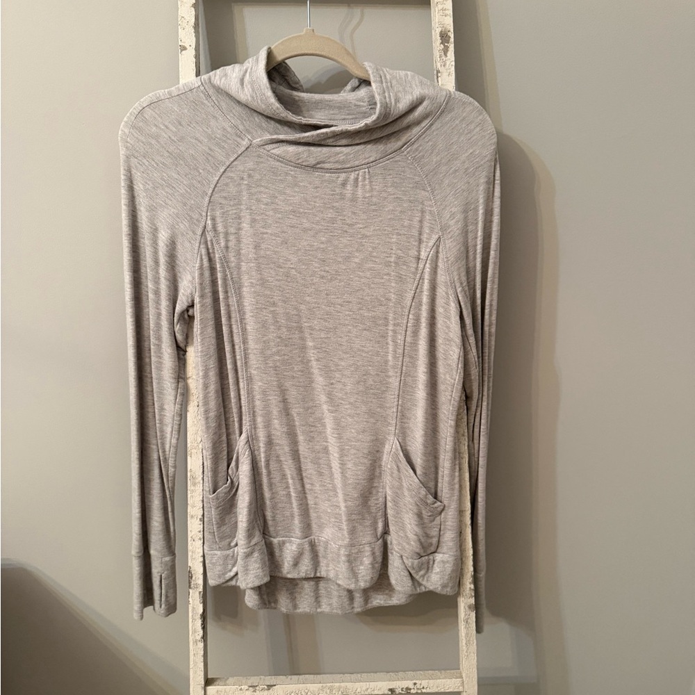 Yogalicious Light Gray Cowl Neck Top size small/medium